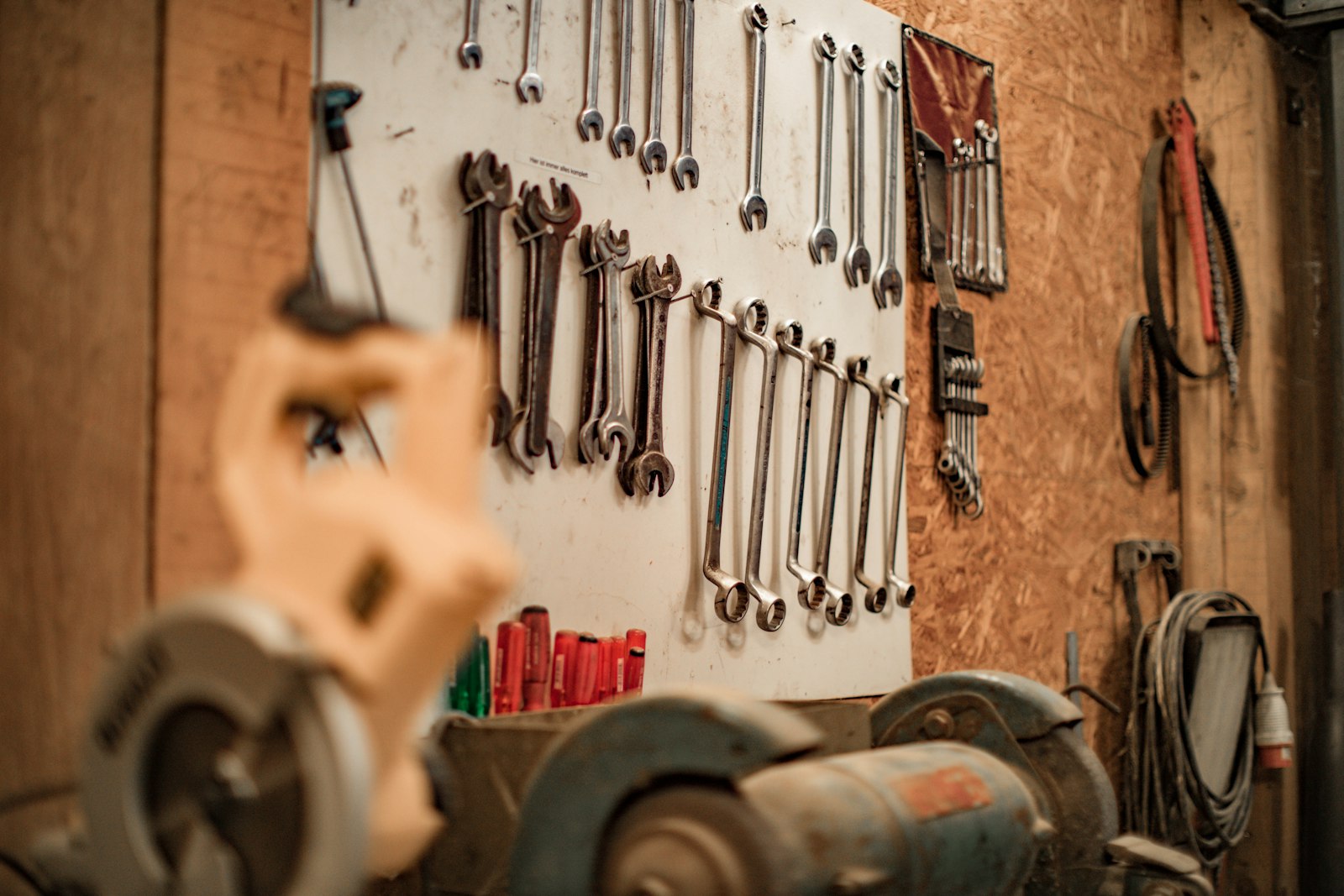 Panneau d'outils variés d'atelier polyvalent, mécanique et bricolage sur mesure